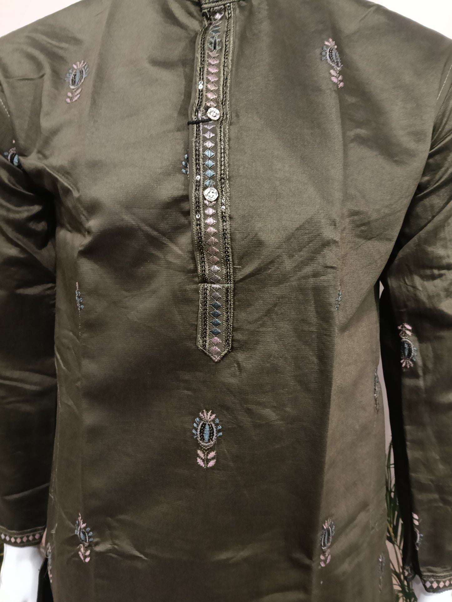 Premium Mehndi Green Men's Kurta | Embroidered Scenic Hem & Floral Motifs