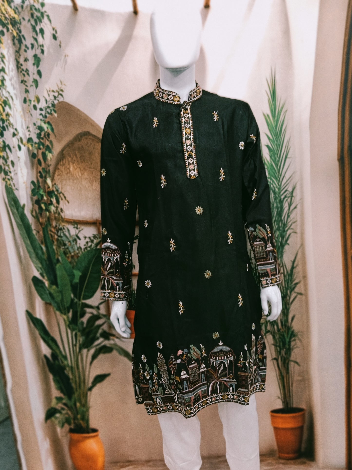Elegant Black Men's Kurta with Delicate Heritage Border
